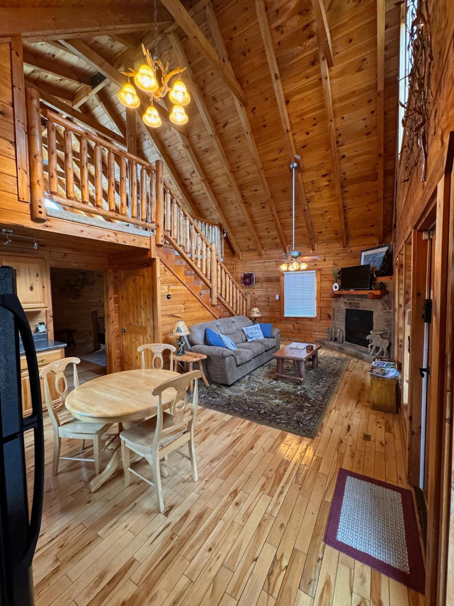 Smoky Paws - Exceptional Cabin, Stunning Mountain Views, Hot Tub, Tranquil, Gigabit Internet, Free L2 Ev Pigeon Forge Exterior photo