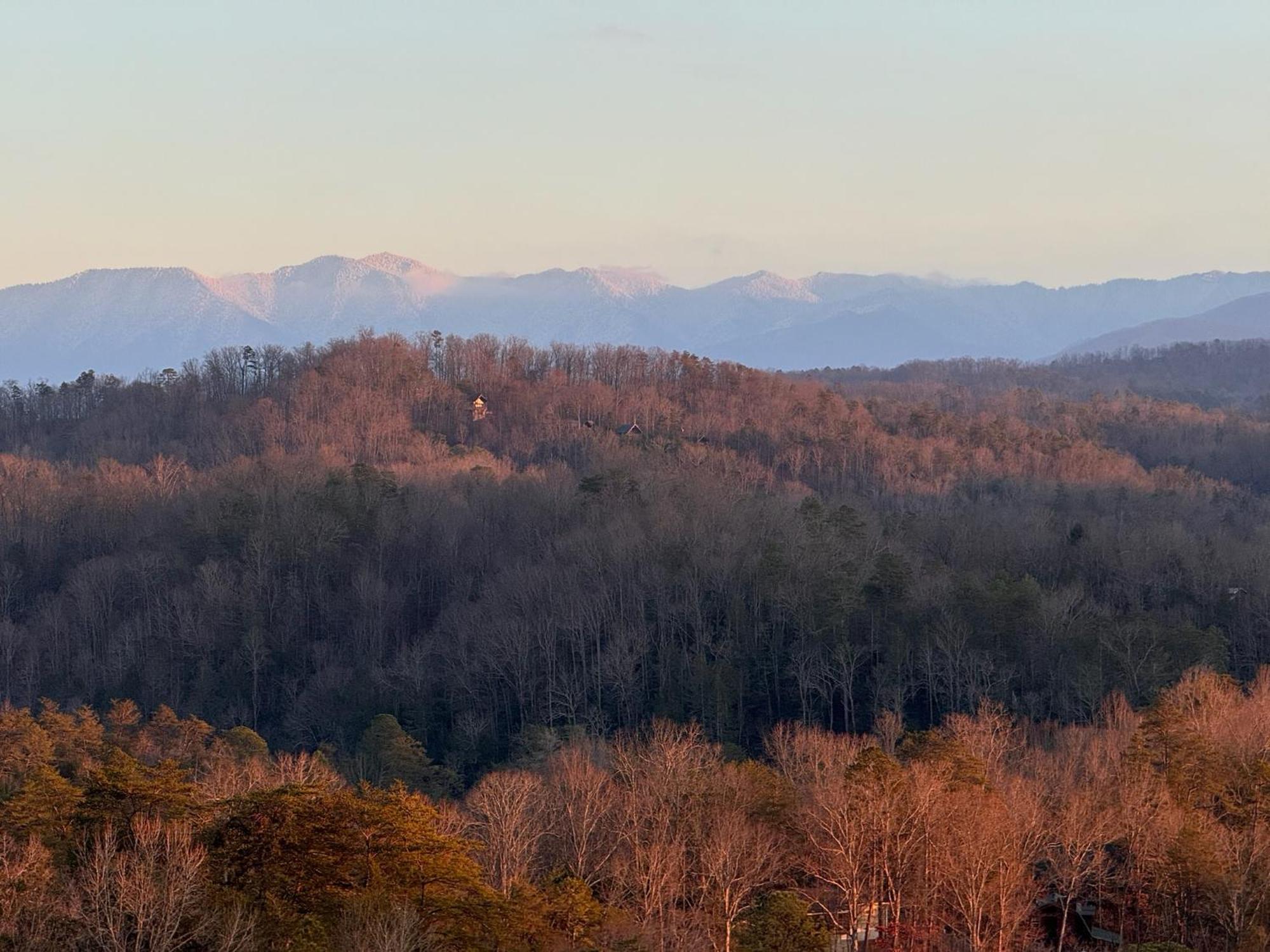 Smoky Paws - Exceptional Cabin, Stunning Mountain Views, Hot Tub, Tranquil, Gigabit Internet, Free L2 Ev Pigeon Forge Exterior photo