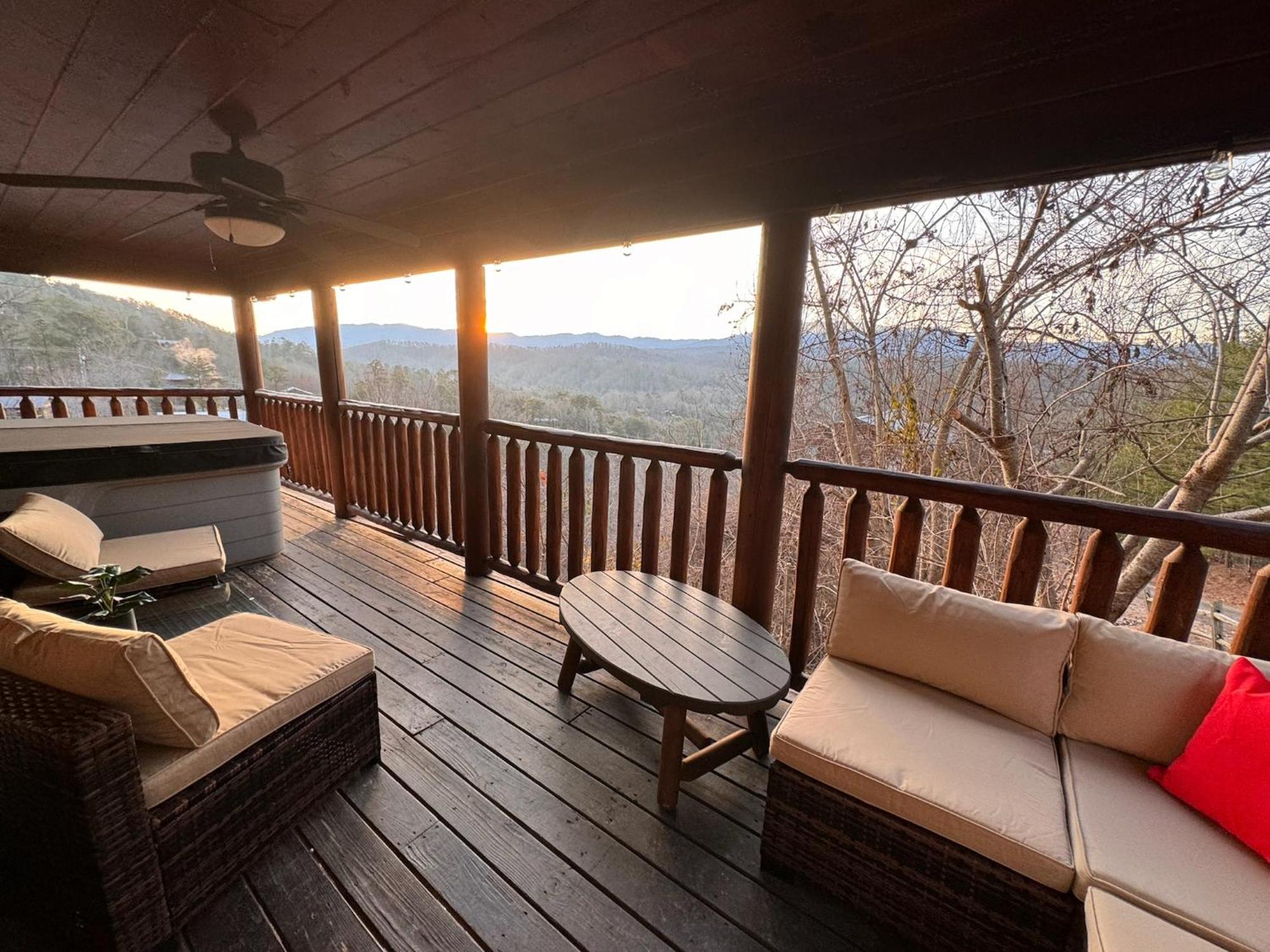 Smoky Paws - Exceptional Cabin, Stunning Mountain Views, Hot Tub, Tranquil, Gigabit Internet, Free L2 Ev Pigeon Forge Exterior photo