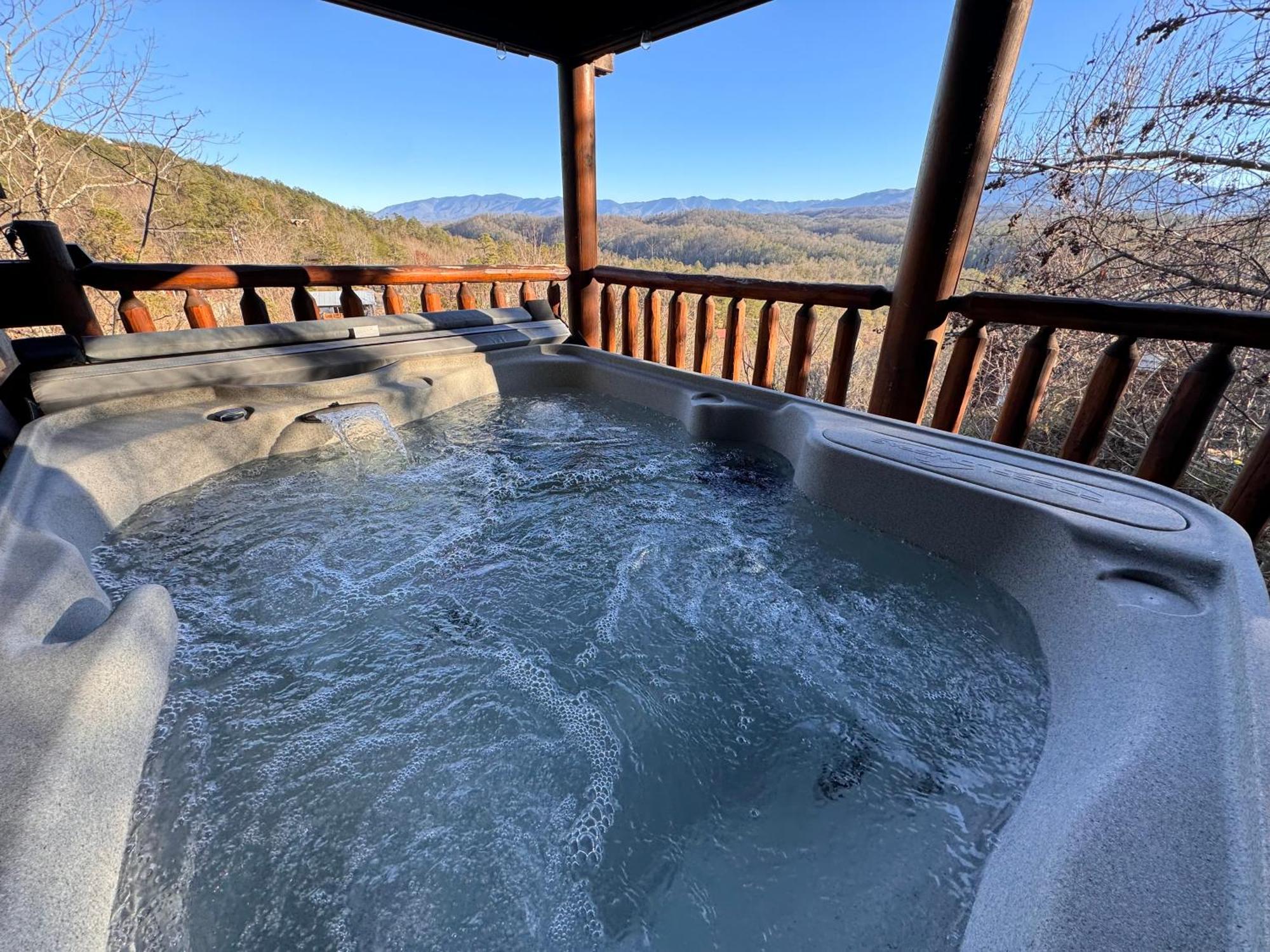 Smoky Paws - Exceptional Cabin, Stunning Mountain Views, Hot Tub, Tranquil, Gigabit Internet, Free L2 Ev Pigeon Forge Exterior photo
